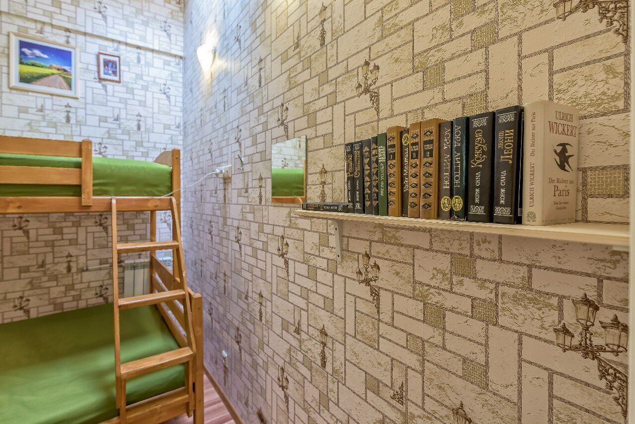 標準三人房 | 書桌、筆電工作空間、熨斗/熨衣板、免費無線上網