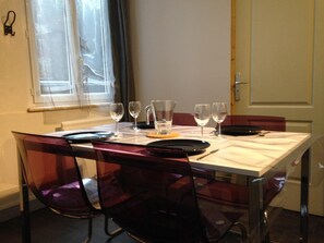 Dining - charming apartment in downtown Honfleur (Honfleur)