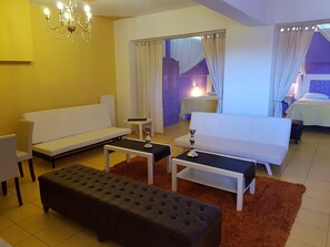 Luxury-Apartment, Mehrere Betten, Blick auf den Innenhof | Individuell dekoriert, individuell eingerichtet, schallisolierte Zimmer