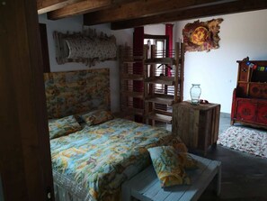 Superior-Maisonette, Mehrere Betten | Zimmersafe, Verdunkelungsvorhänge, Bügeleisen/Bügelbrett