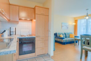 Køleskab, ovn, opvaskemaskine, kaffe-/temaskine