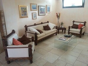 Lobby sitting area - Zama Bed&Breakfast (Scalea)