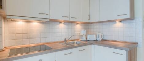 Refrigerador, microondas, horno y lavavajillas