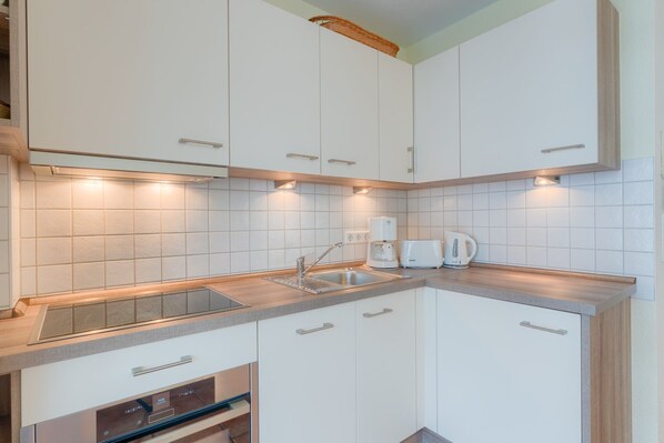 Køleskab, mikrobølgeovn, ovn, opvaskemaskine