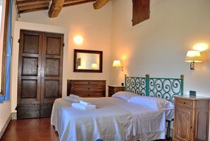 舒适公寓, 1 间卧室, 公园景观 | 办公桌、隔音、熨斗/熨衣板、免费 WiFi