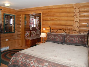 Romantic Double Room, Private Bathroom, Garden View (Le Puisatier) | Individually decorated, blackout curtains, free WiFi, bed sheets - Domaine le Bostonnais (La Bostonnais)