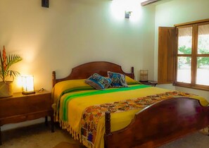 ทราดิชันนัลเคบิน, เตียงคิงไซส์ 1 เตียง, วิวสวน | ผ้าม่านกันแสง, เตียงเสริม/เปล, Wi-Fi ฟรี, ผ้าปูที่นอน