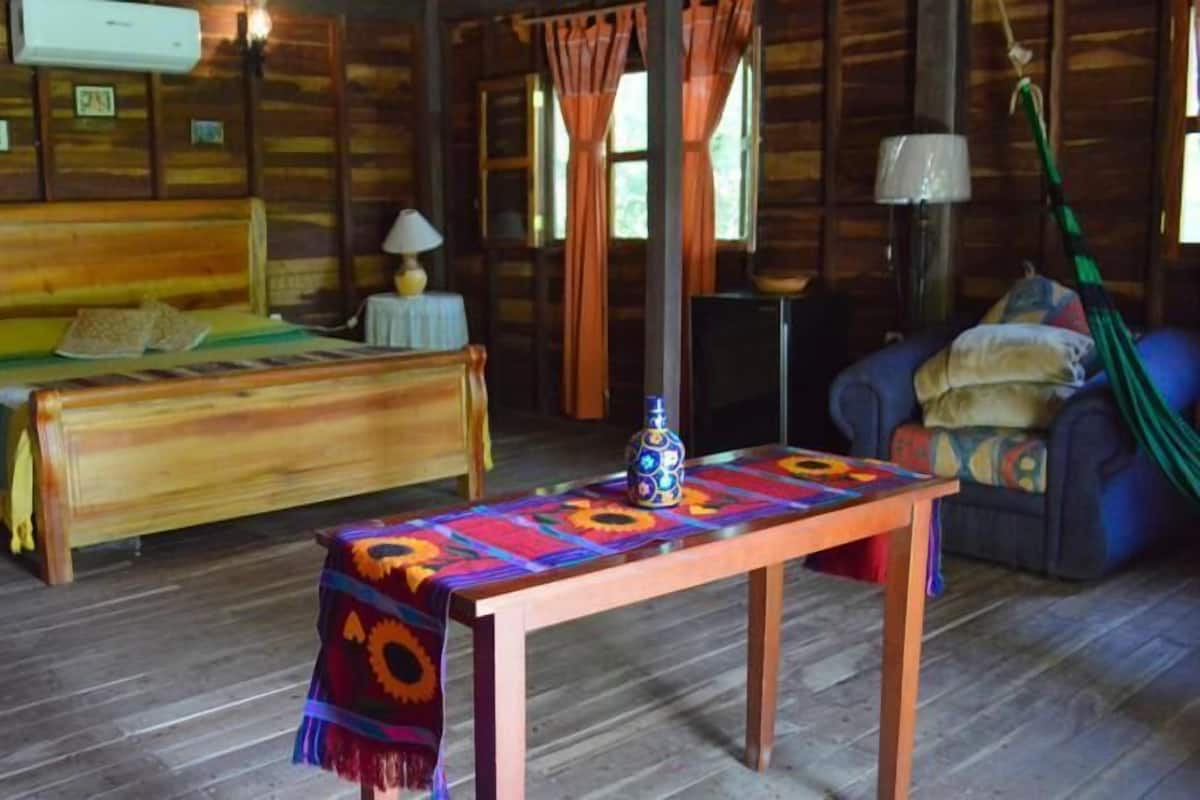 Chalet rustique SupĂ©rieur | Rideaux dâobscurcissement, lit dâappoint (supplĂ©ment)
