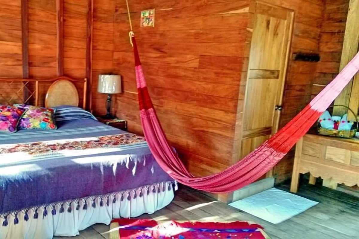 Chalet rustique romantique, vue sur le fleuve | Rideaux dâobscurcissement, lit dâappoint (supplĂ©ment)