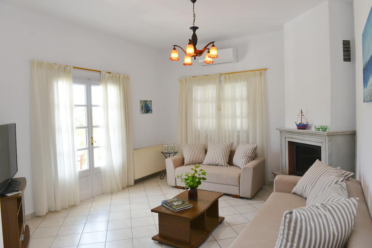 Family Apartment, Garden View | Living area | Flat-screen TV