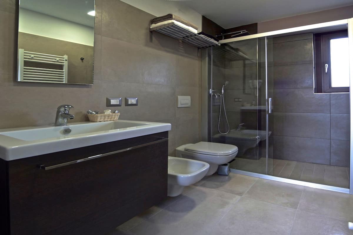 Standard Double or Twin Room, Ensuite | Bathroom
