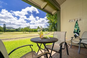 Outdoor dining - Spacious Condo Paradise at Kuilima West (Kahuku)