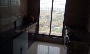 Private kitchen - Home away but close to nature (Titwala)