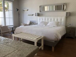 Caja de seguridad en la habitación y cortinas blackout 