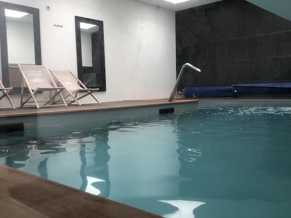 Kolam renang tertutup, kolam renang terbuka