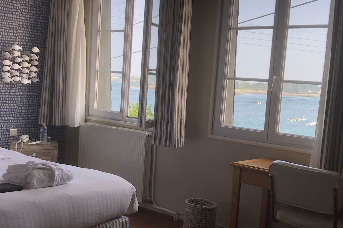 Deluxe Triple Room | 3 bedrooms, in-room safe, blackout drapes, iron/ironing board