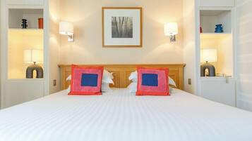 3 多间卧室、客房内保险箱、遮光窗帘、熨斗/熨板