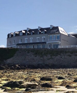 Panoramic Apartment | Front of property - Hotel Spa Baie des Anges (Landeda)