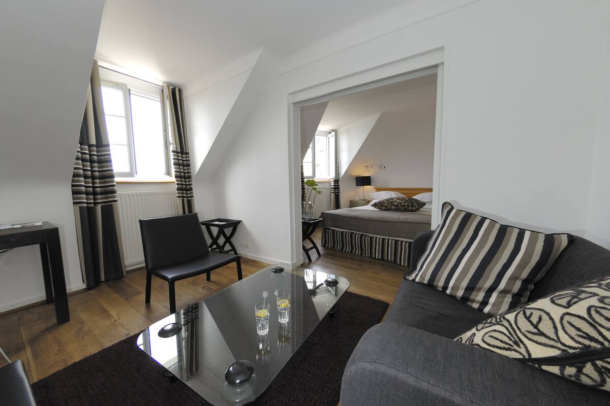 Junior Suite | 3 bedrooms, in-room safe, blackout drapes, iron/ironing board