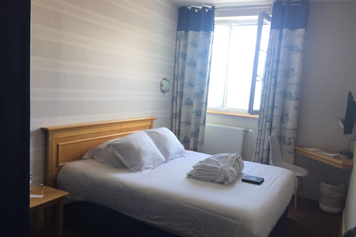 Classic Double Room | 3 bedrooms, in-room safe, blackout drapes, iron/ironing board