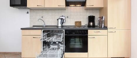 Køleskab, mikrobølgeovn, ovn, opvaskemaskine