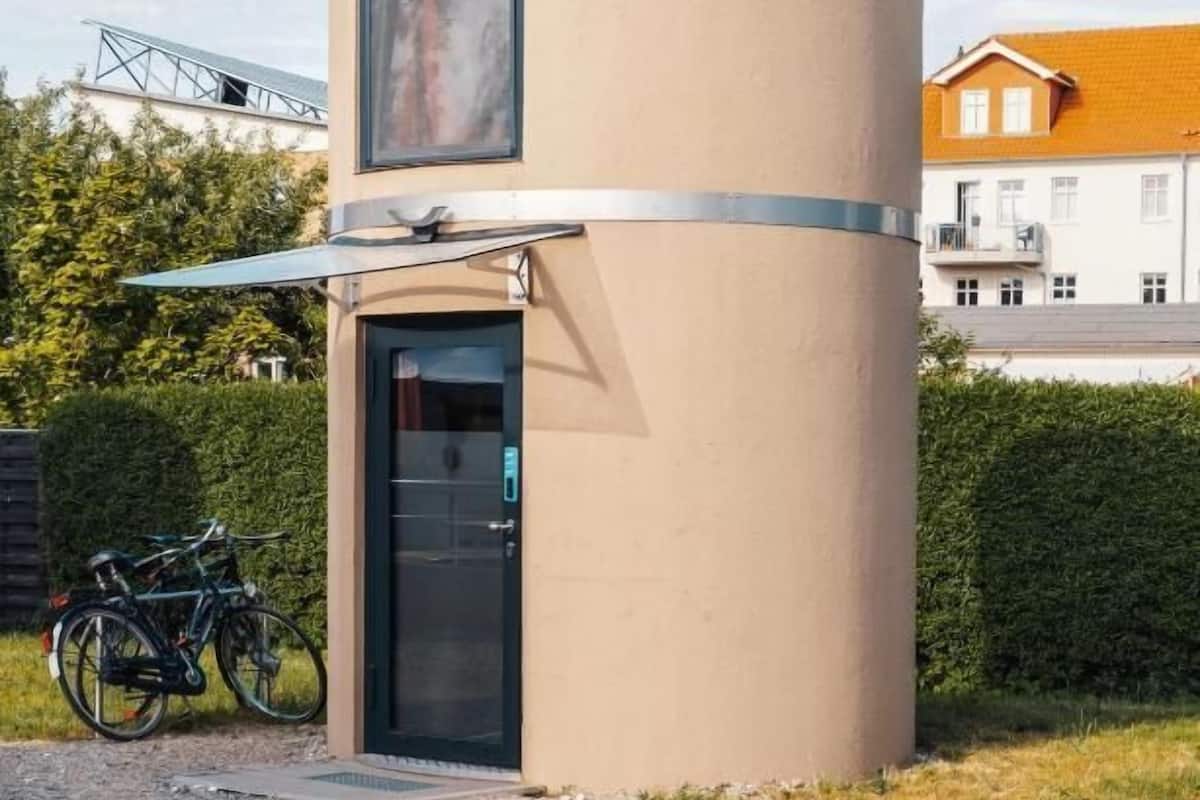 slube Home | 1 bedroom, blackout drapes, soundproofing, WiFi (free)