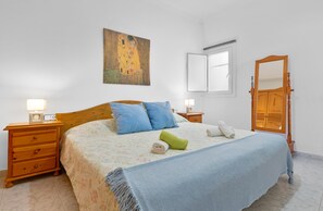 1 bedroom, iron/ironing board, free WiFi, bed sheets