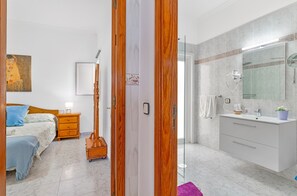 1 bedroom, iron/ironing board, free WiFi, bed sheets - Apartment "Casita Isabella" in Fishing Village Close to Beach and National Park (El Golfo Yaiza Lanzarote)