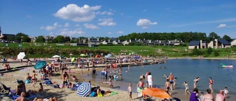 Nära stranden, vit sandstrand, strandbarer och fiske