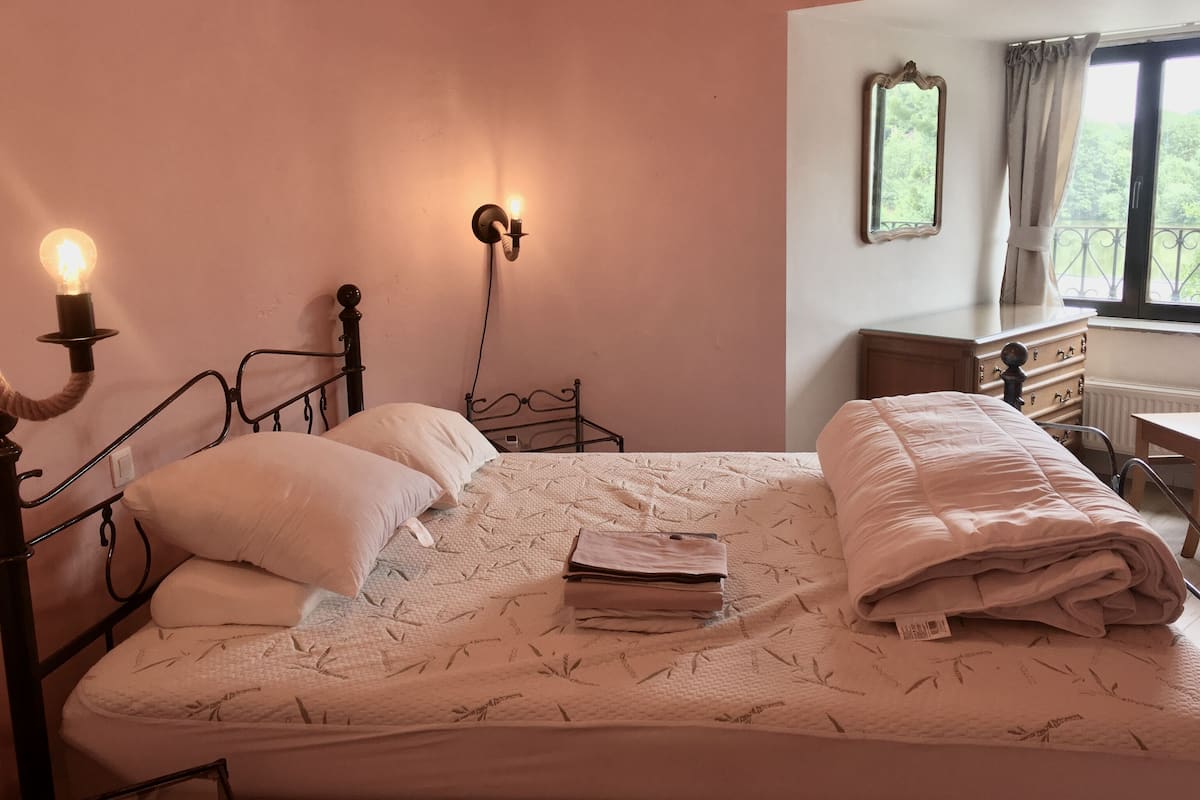 Romantic Apartment, 1 Bedroom, Private Bathroom, Lake View (Les Trois Lions) | 2 bedrooms, memory foam beds, individually decorated