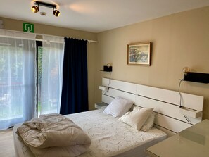 Premium Apartment, 2 Bedrooms, Jetted Tub, Lake View (Les Trois Lions)