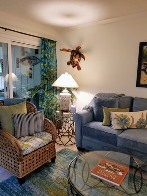 Smart-TV, bordtennis, bøker og filmbibliotek