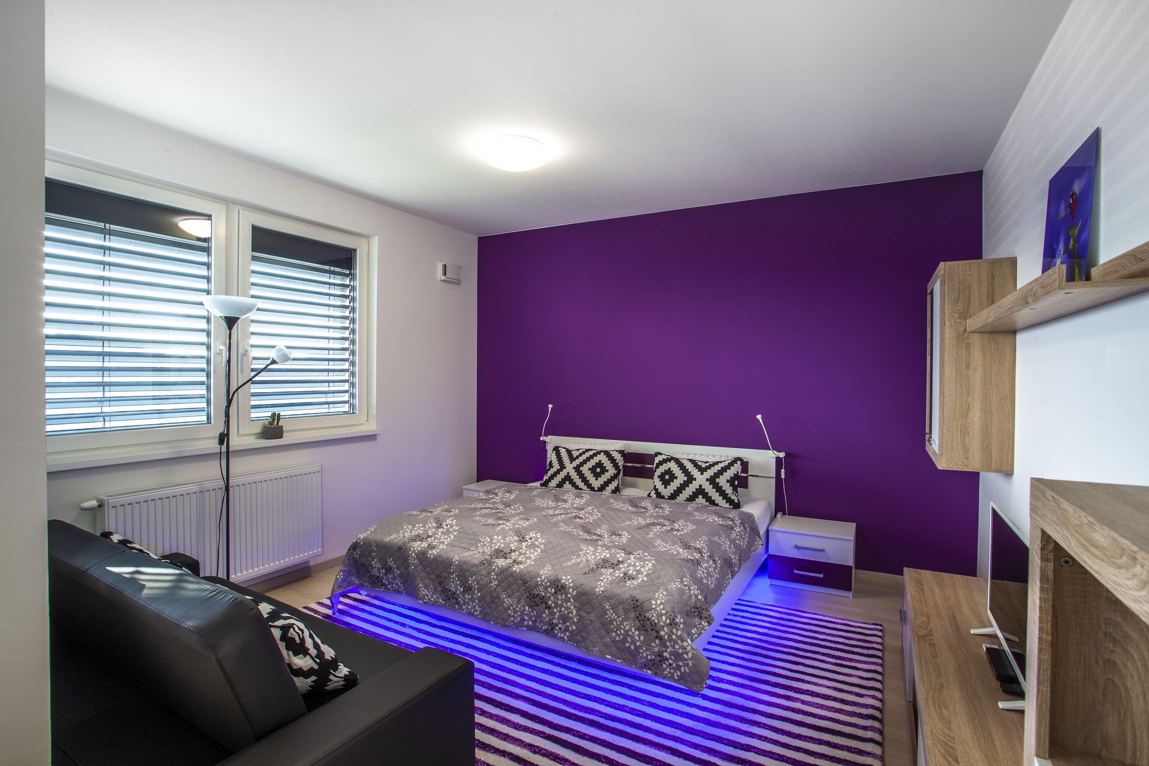 Superior-Apartment, Stadtblick | Betten mit Memory-Foam-Matratzen, laptopgeeigneter Arbeitsplatz