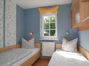 2 Schlafzimmer, Reisekinderbett, WLAN, Bettwäsche