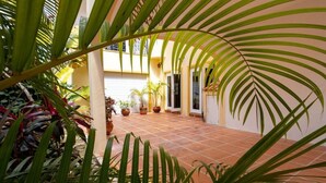 Comfort Penthouse, Pool Access, Garden View | Terrace/patio