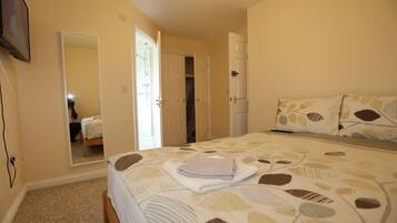 House, 4 Bedrooms | 4 bedrooms, bed sheets