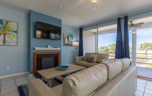 TV, fireplace, MP3 dock - 242 - Beach Daze (Captiva)