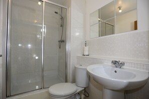 Appartement, 2 chambres | Salle de bain