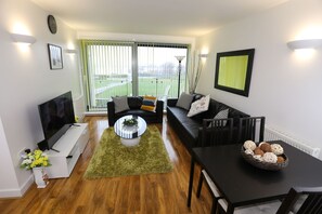 Apartment, 2 Bedrooms | Living area