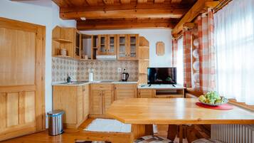 Comfort Apartment | 1 bedroom, free cots/infant beds, free WiFi, bed sheets