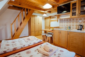 Familien-Maisonette | Kostenlose Babybetten, kostenloses WLAN, Bettwäsche