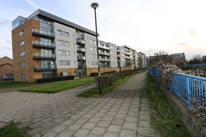 Exterior - 2 Beds Riverview HillHouse Apartment (London)