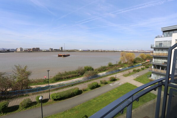 Exterior - 2 Beds Riverview HillHouse Apartment (London)