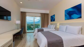 华丽客房, 山景 | 1 多间卧室、客房内保险箱、办公桌、遮光窗帘