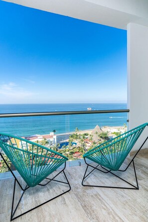 1 habitación, caja de seguridad en la habitación y escritorio