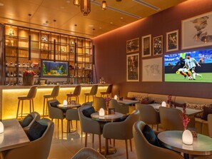 2 bars/lounges, poolside bar