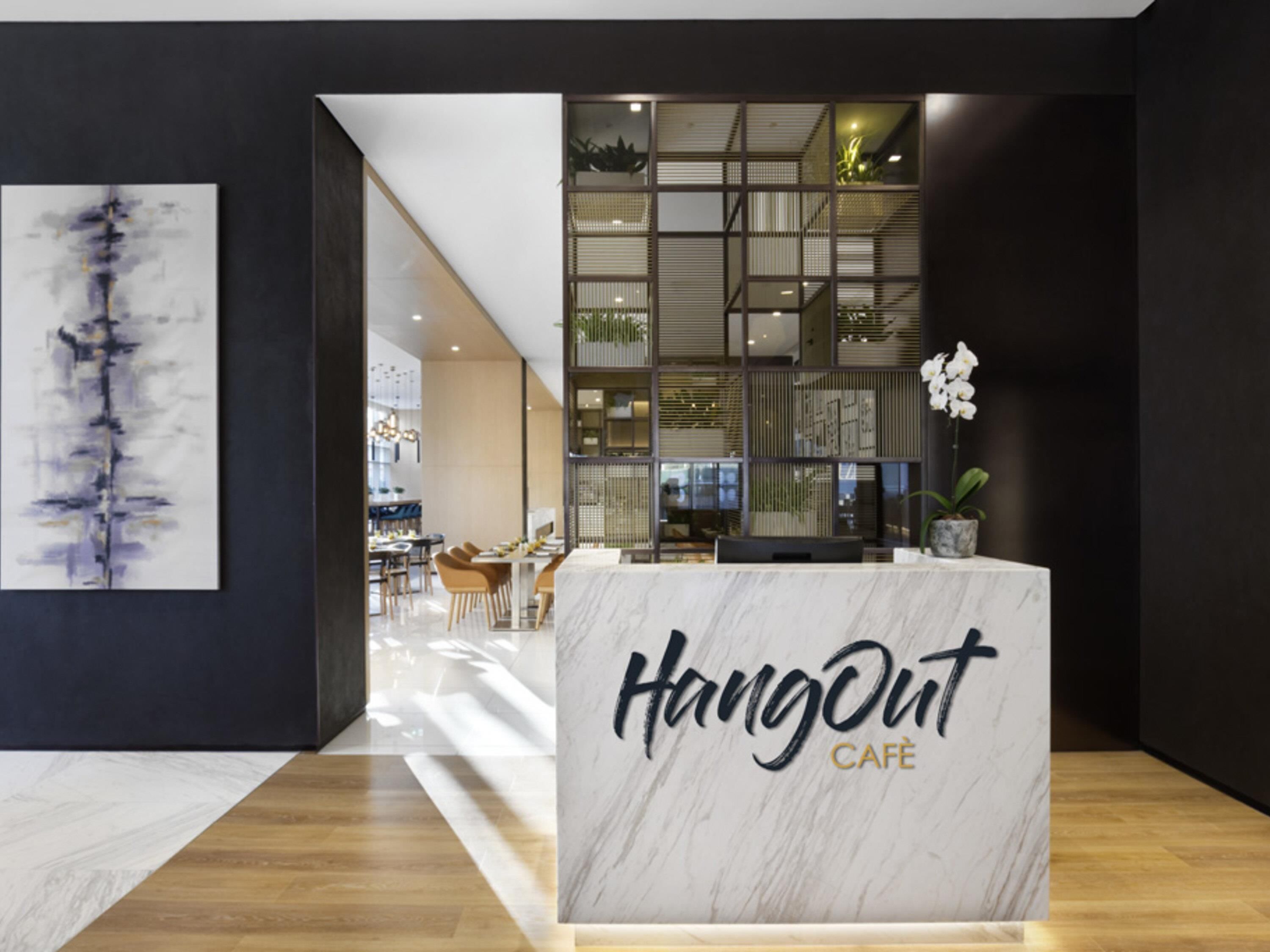 Breakfast, lunch, dinner served; pool views 