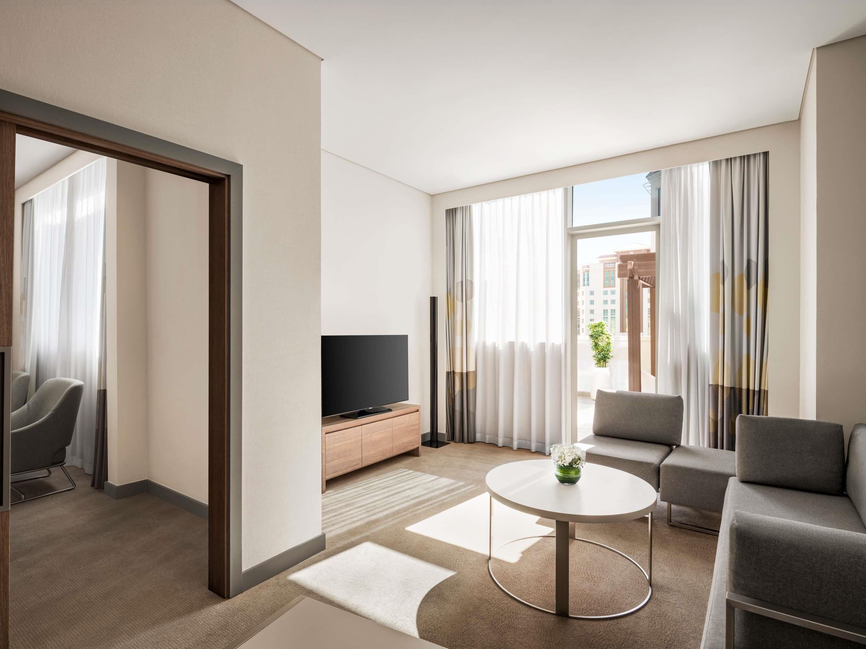 行政套房, 1 张双人床和 1 张沙发床, 露台 | 1 多间卧室、迷你吧、客房内保险箱、特色家居