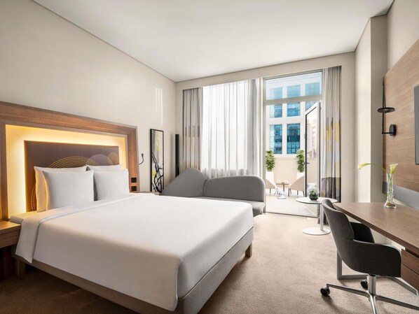 Deluxe Double Room, 1 Double Bed with Sofa bed, Balcony | 1 bedroom, minibar, in-room safe, individually furnished - Novotel Bur Dubai (Dubai)