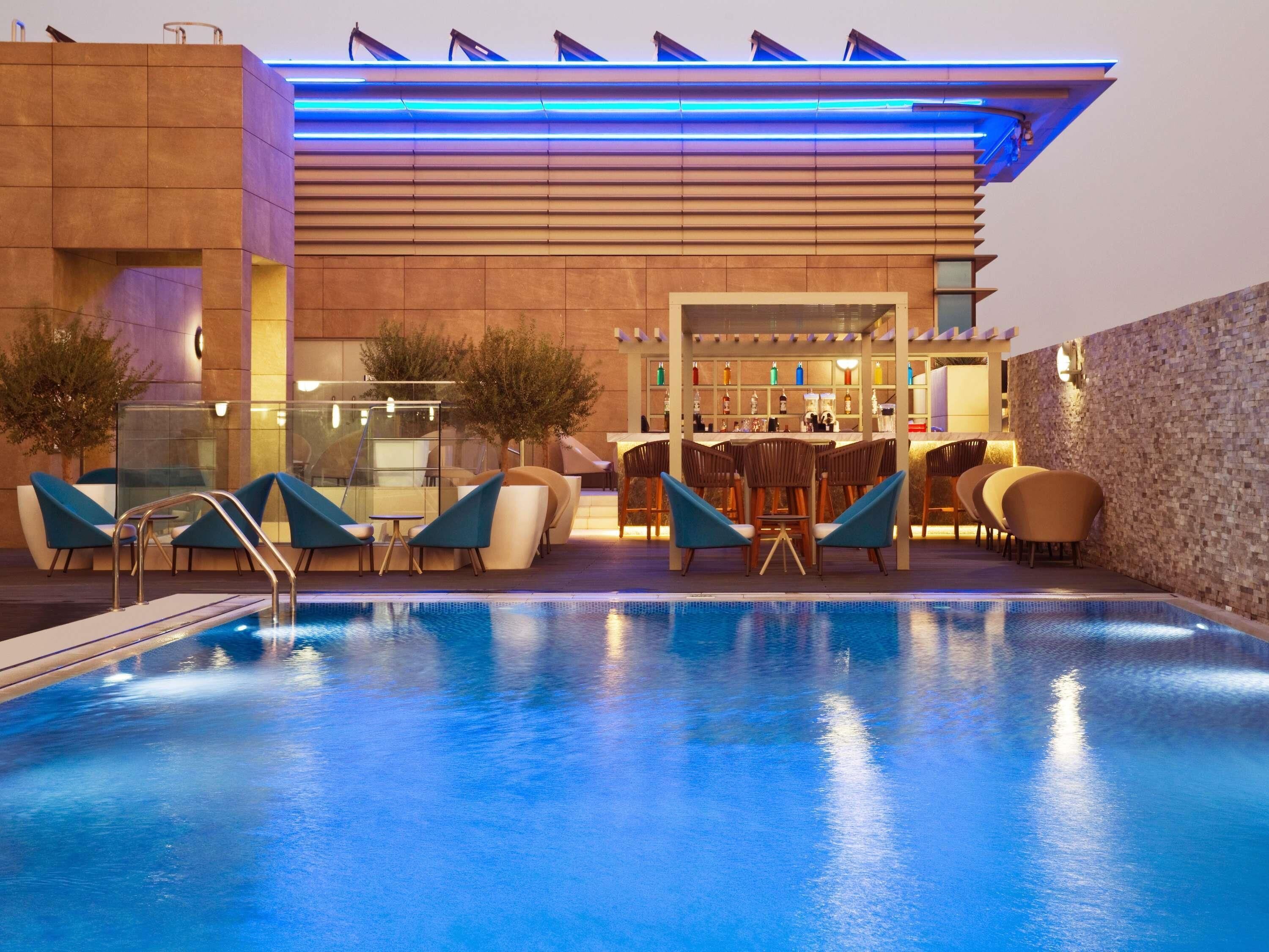 2 bars/lounges, poolside bar